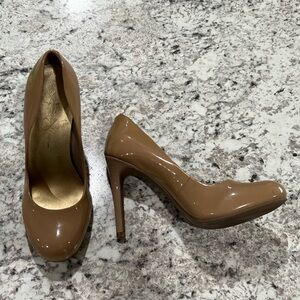 Women’s Jessica Simpson Shoes Size 6.5 Beige‎